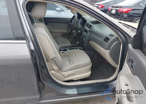 2010 Ford Fusion Se z USA, uszkodzony, nr VIN 3FAHP0HAXAR402448